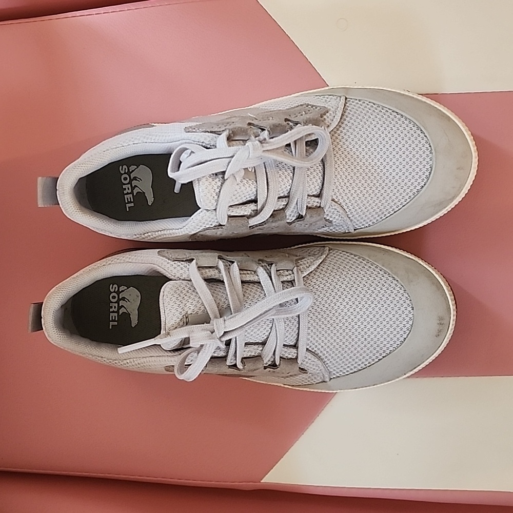 Woman's Sorel sneekers size 7.5